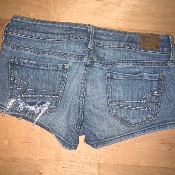 *SOLD* American Eagle Jean Shorts size 0 - Picture 2 of 4